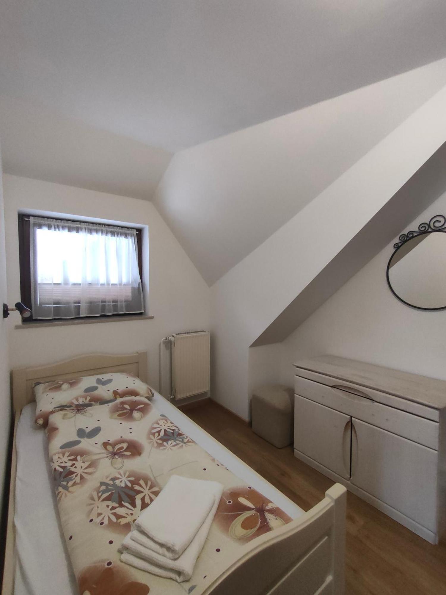 Bed & Breakfast Hisa Resje Bohinj Rum bild