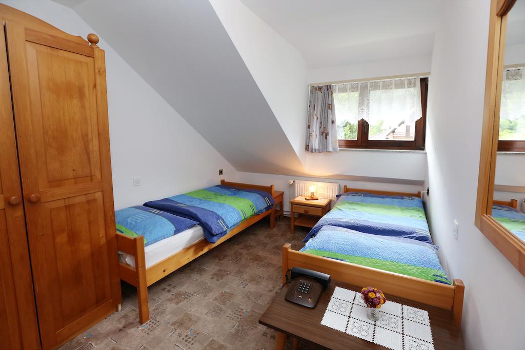 Bed & Breakfast Hisa Resje Bohinj Rum bild