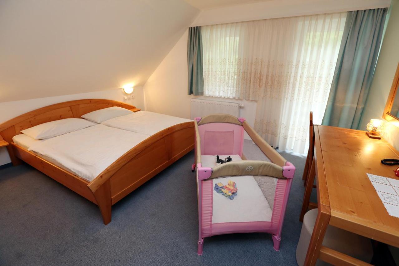 Bed & Breakfast Hisa Resje Bohinj Rum bild